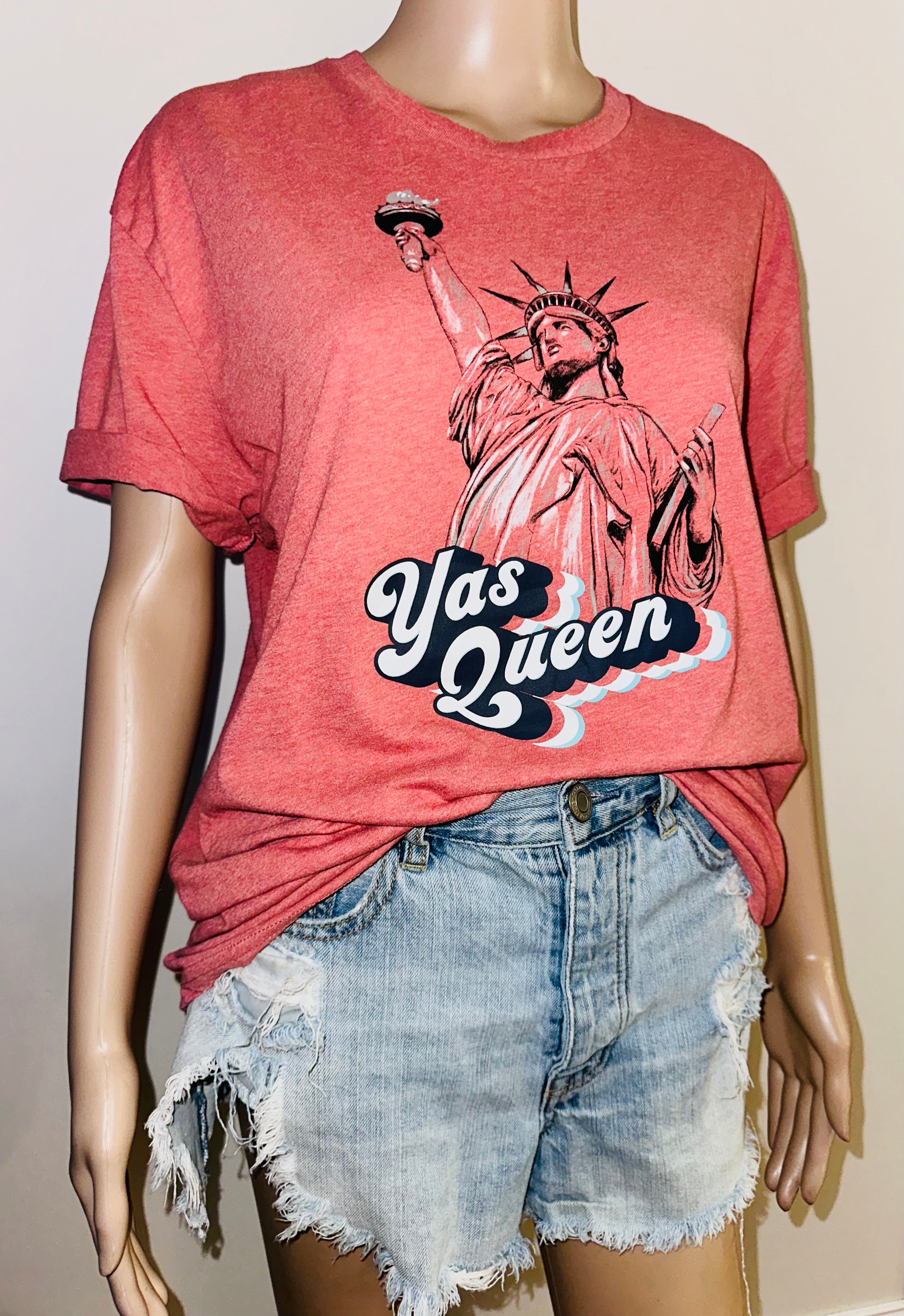 Statue of Liberty “Yas Queen” Tee, Sz  XL