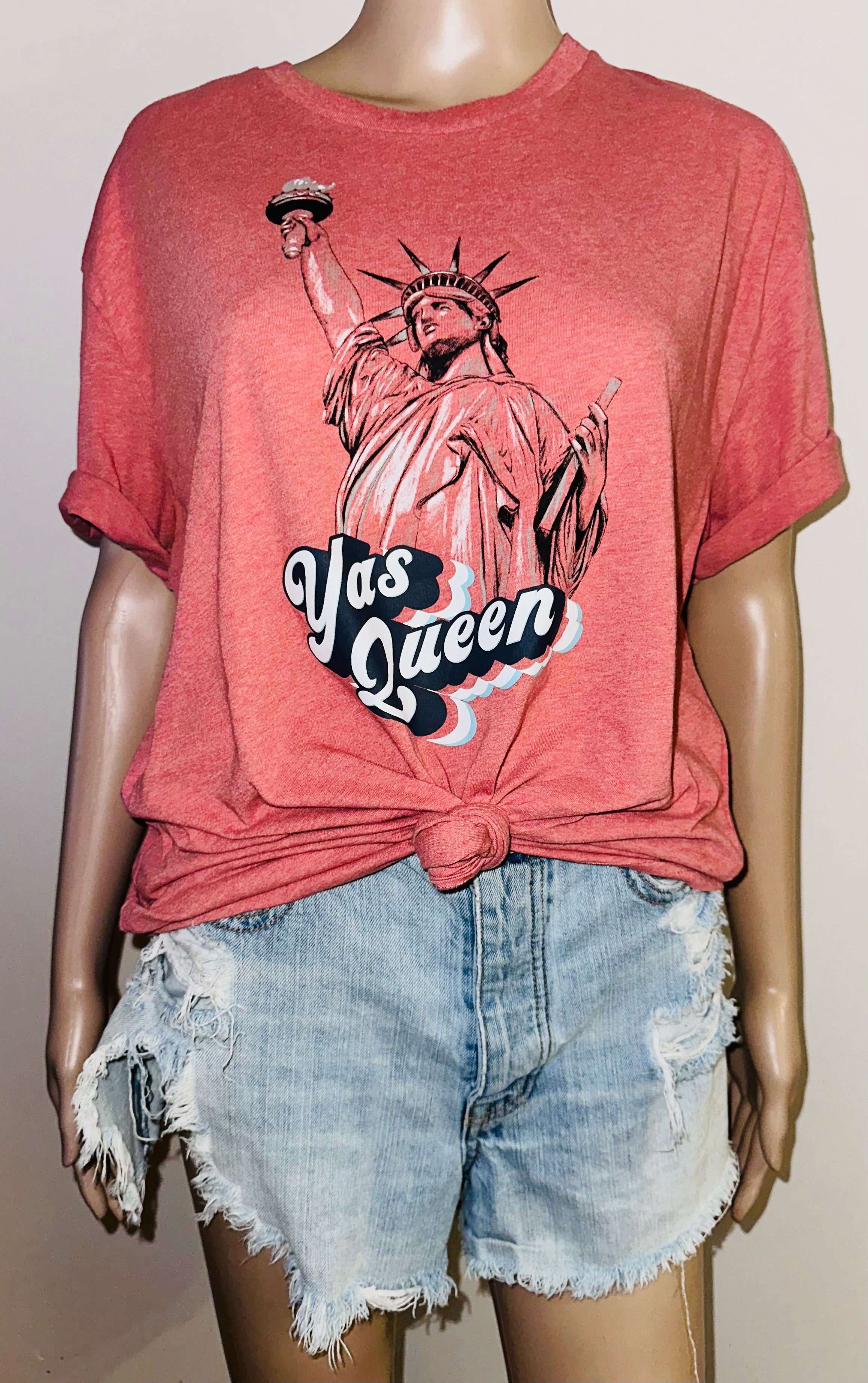 Statue of Liberty “Yas Queen” Tee, Sz  XL
